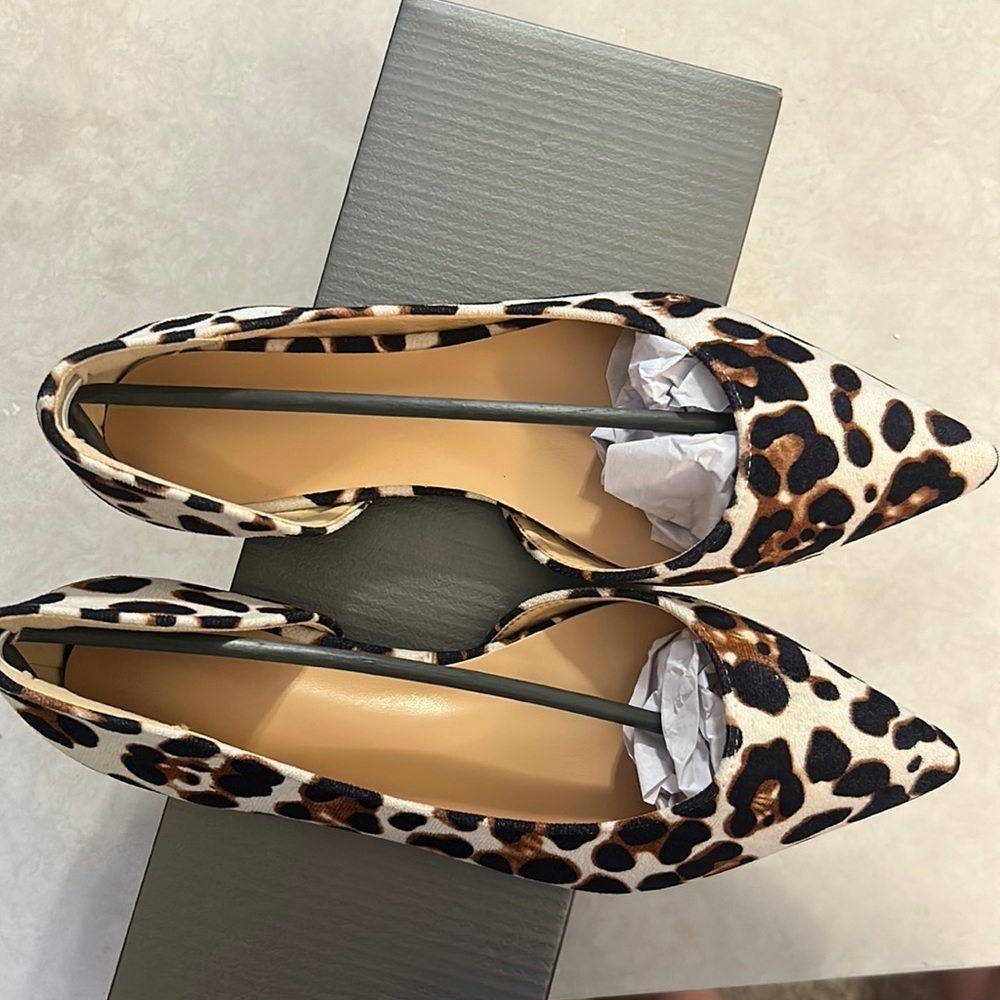Beautiful leopard flats